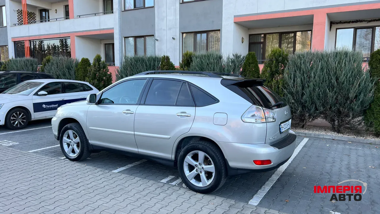 Lexus RX - фото 4
