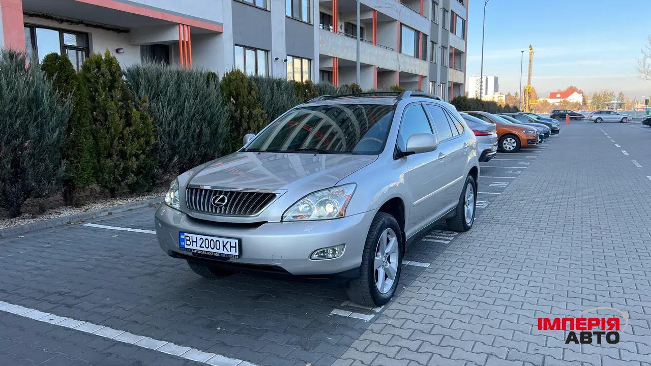 Lexus RX - фото 1