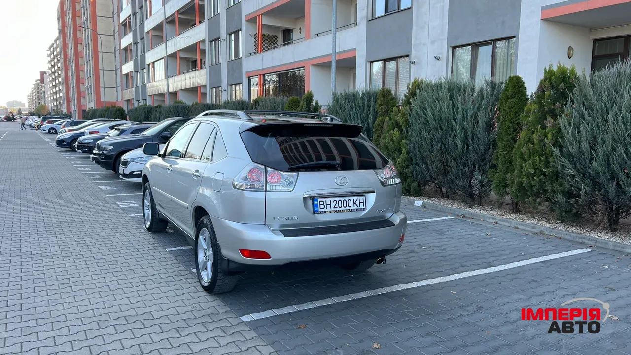 Lexus RX - фото 3