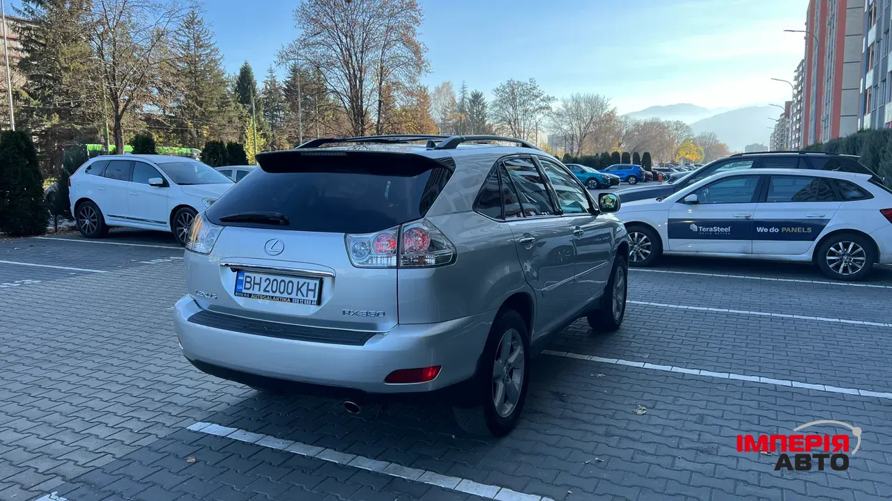 Lexus RX - фото 7