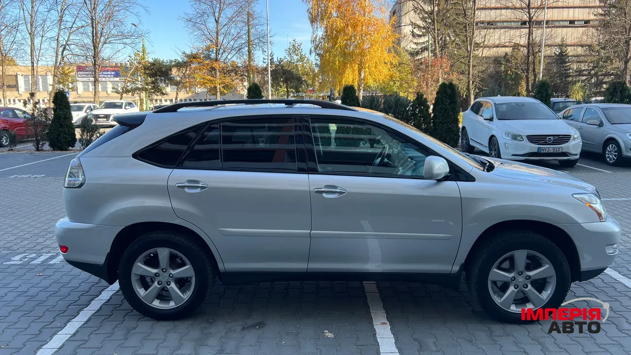 Lexus RX - фото 8