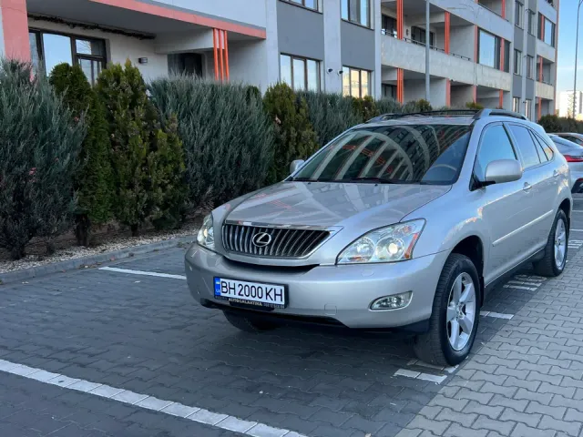 Lexus RX - фото 1