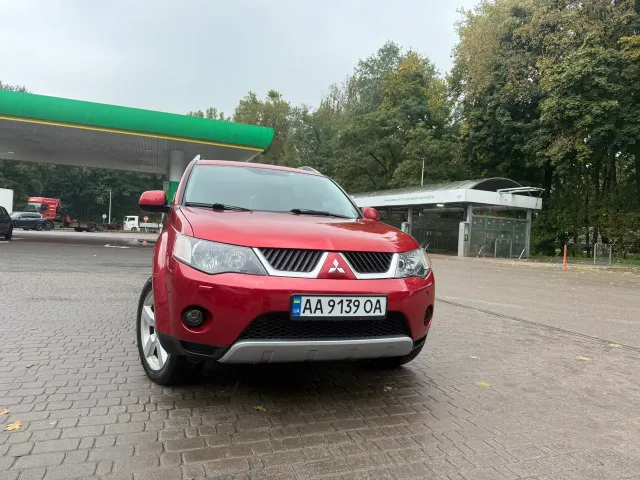 Mitsubishi Outlander - фото 1