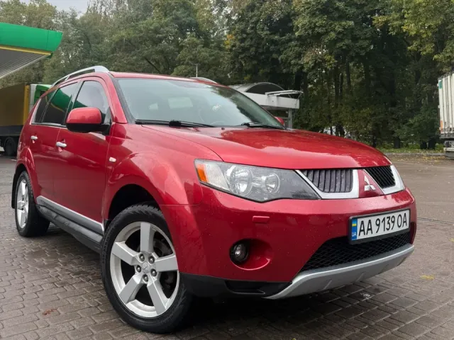 Mitsubishi Outlander - фото 2