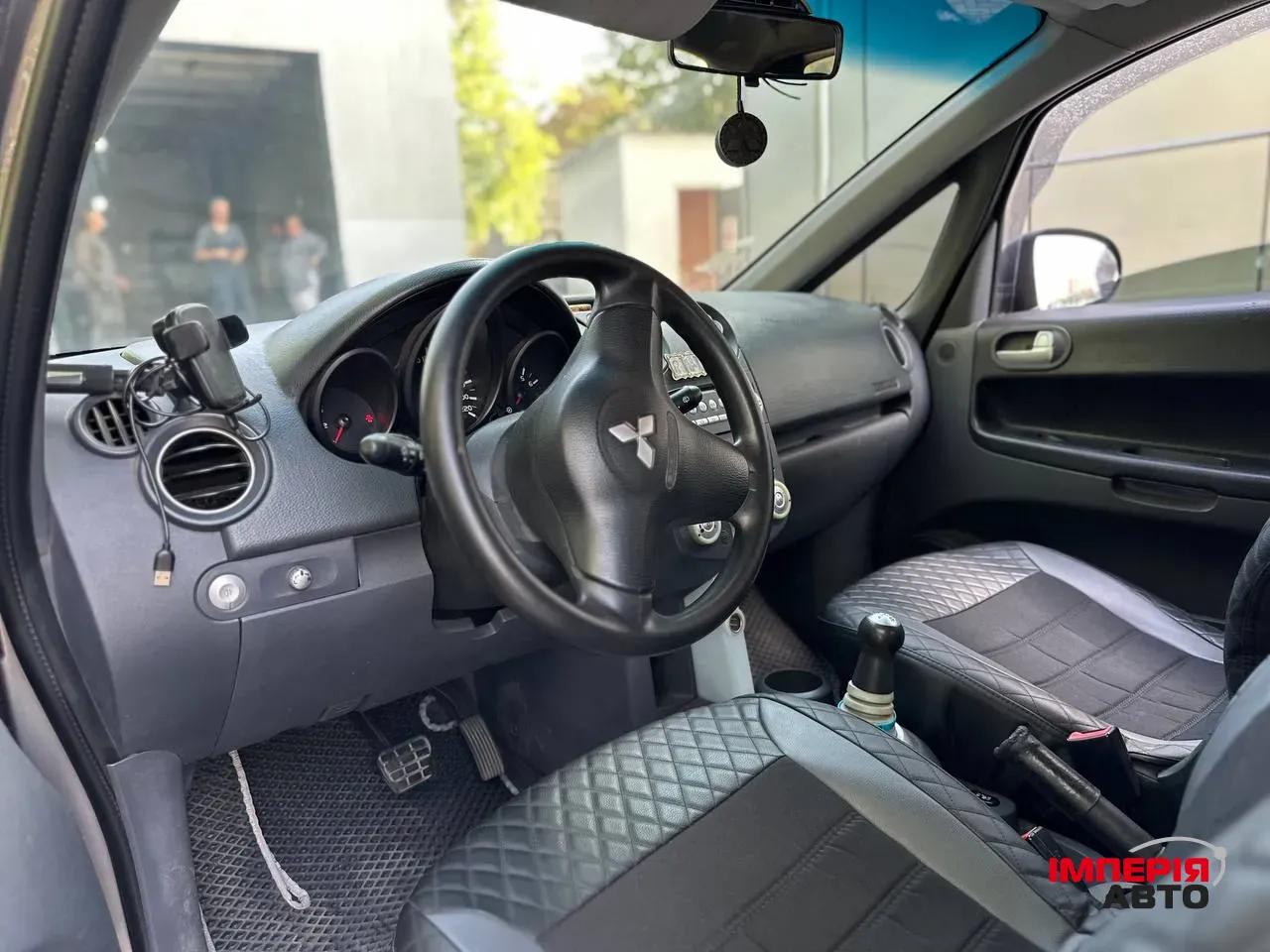 Mitsubishi Colt - фото 5