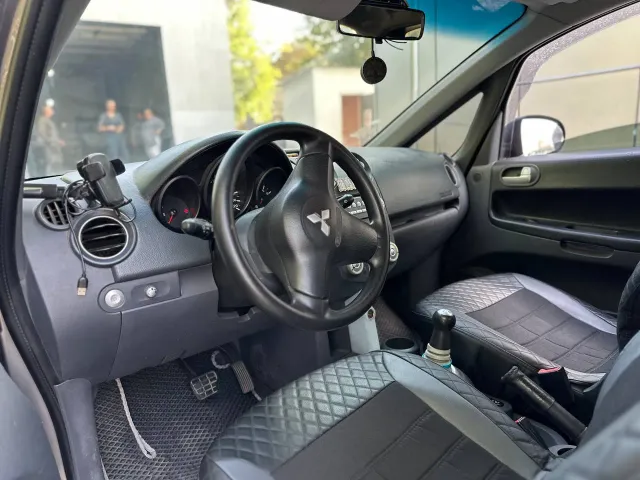 Mitsubishi Colt - фото 5