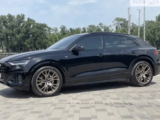 Audi Q8 - фото 4