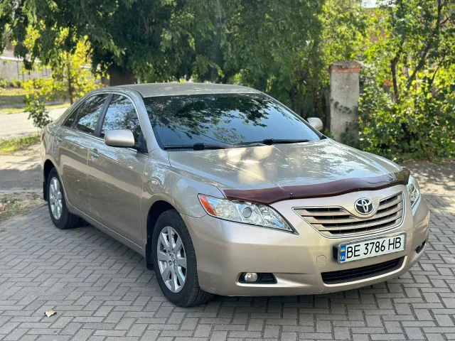 Toyota Camry - фото 2