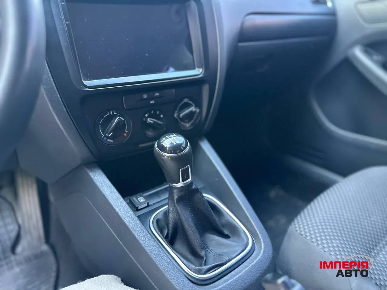 Volkswagen Jetta - фото 9