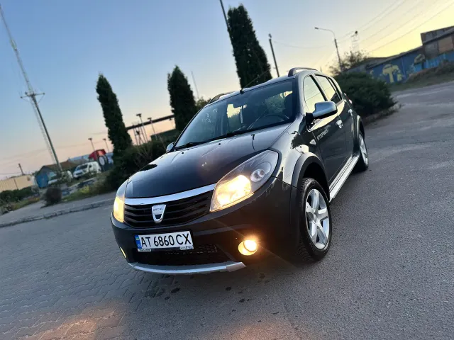 Dacia Sandero - фото 1