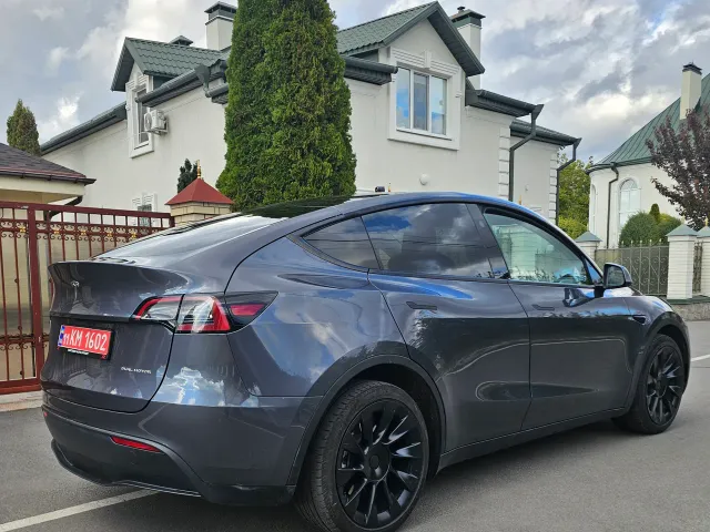 Tesla Model Y - фото 3