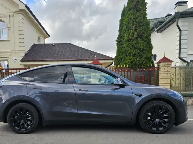 Tesla Model Y - фото 5