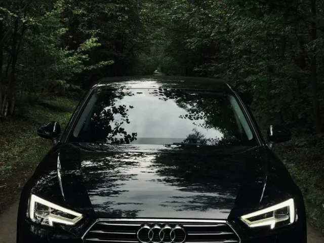 Audi A4 - фото 1