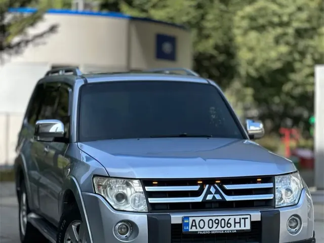 Mitsubishi Pajero - фото 1