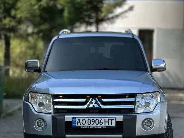Mitsubishi Pajero - фото 4