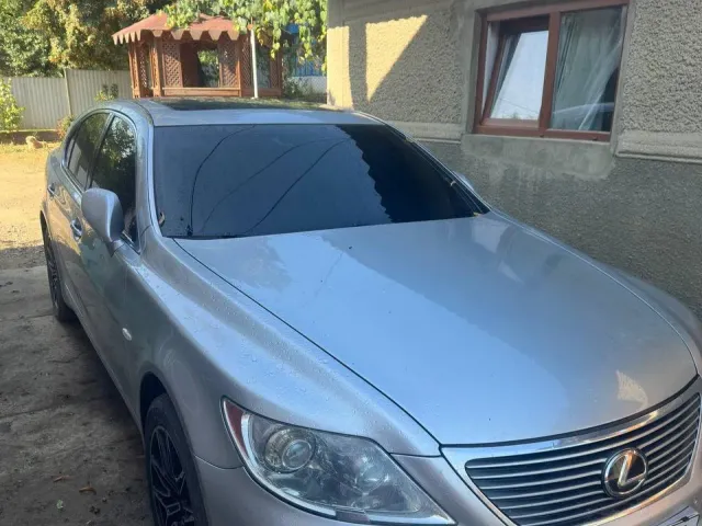 Lexus LS - фото 5