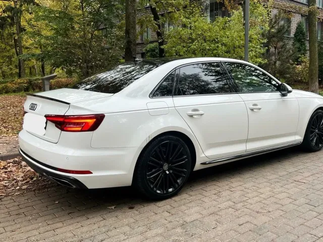 Audi A4 - фото 3