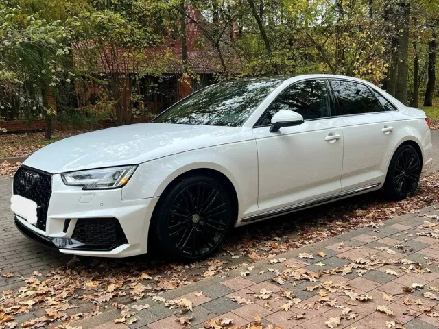 Audi A4 - фото 5