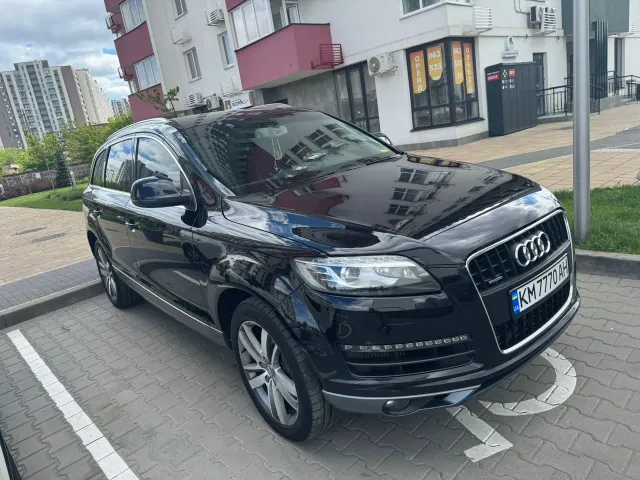 Audi Q7 - фото 1