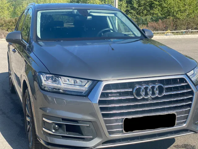 Audi Q7 - фото 1