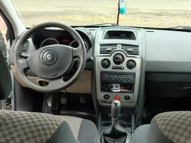 Renault Megane - фото 2