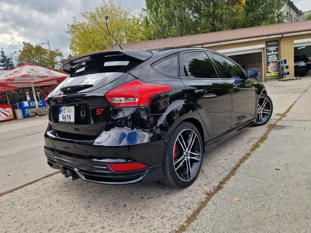 Ford Focus ST - фото 4