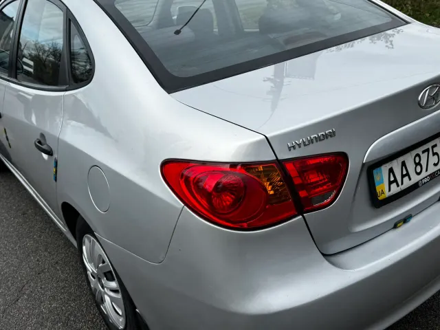 Hyundai Elantra - фото 3