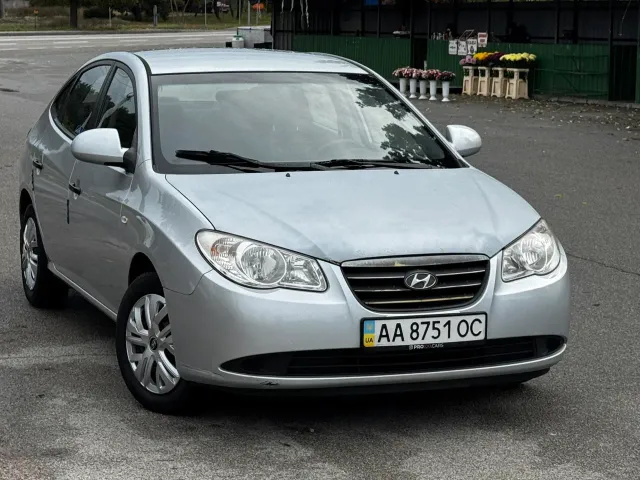 Hyundai Elantra - фото 4