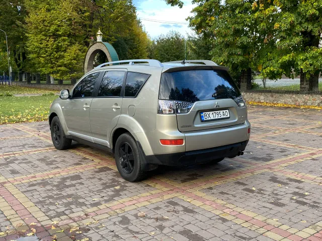 Mitsubishi Outlander - фото 4
