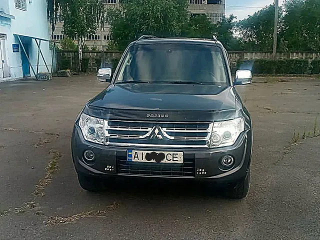 Mitsubishi Pajero - фото 2