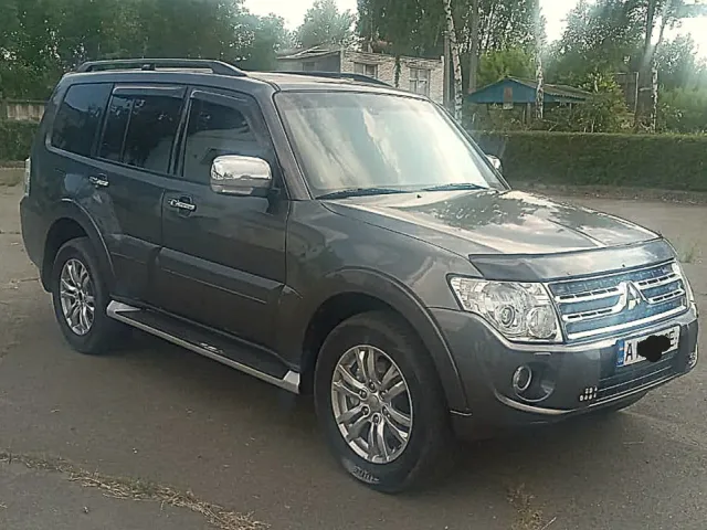 Mitsubishi Pajero - фото 1