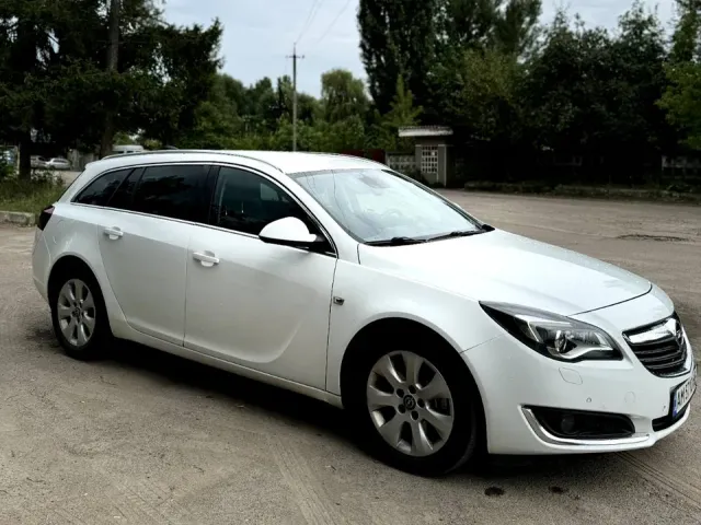 Opel Insignia - фото 1
