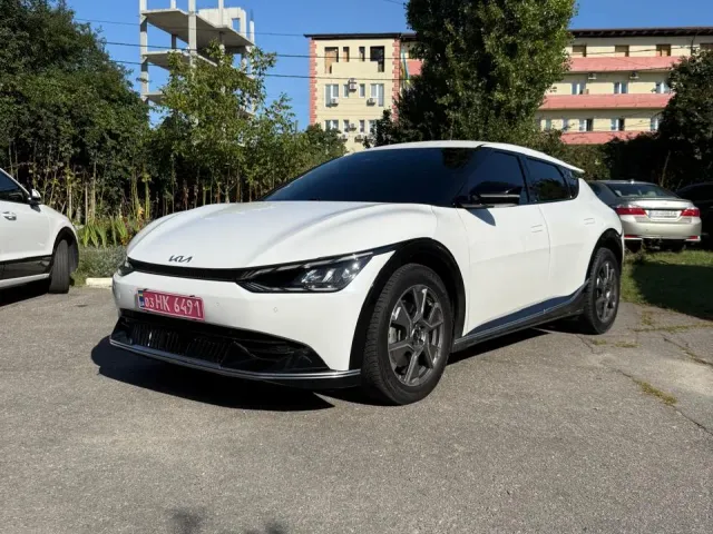 Kia EV6 - фото 1