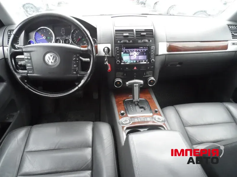 Volkswagen Touareg - фото 2