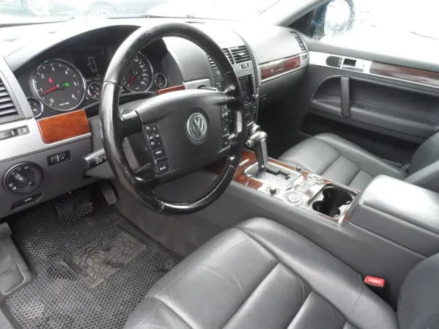 Volkswagen Touareg - фото 3