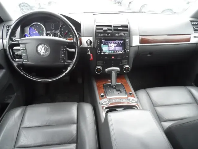 Volkswagen Touareg - фото 2