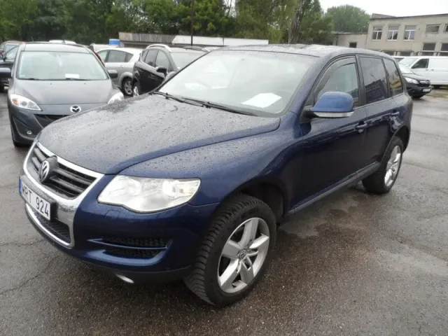Volkswagen Touareg - фото 1