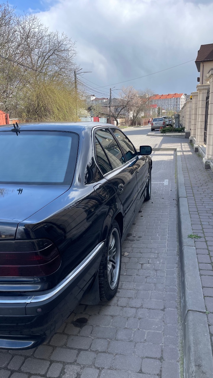 BMW 7 серії - фото 16