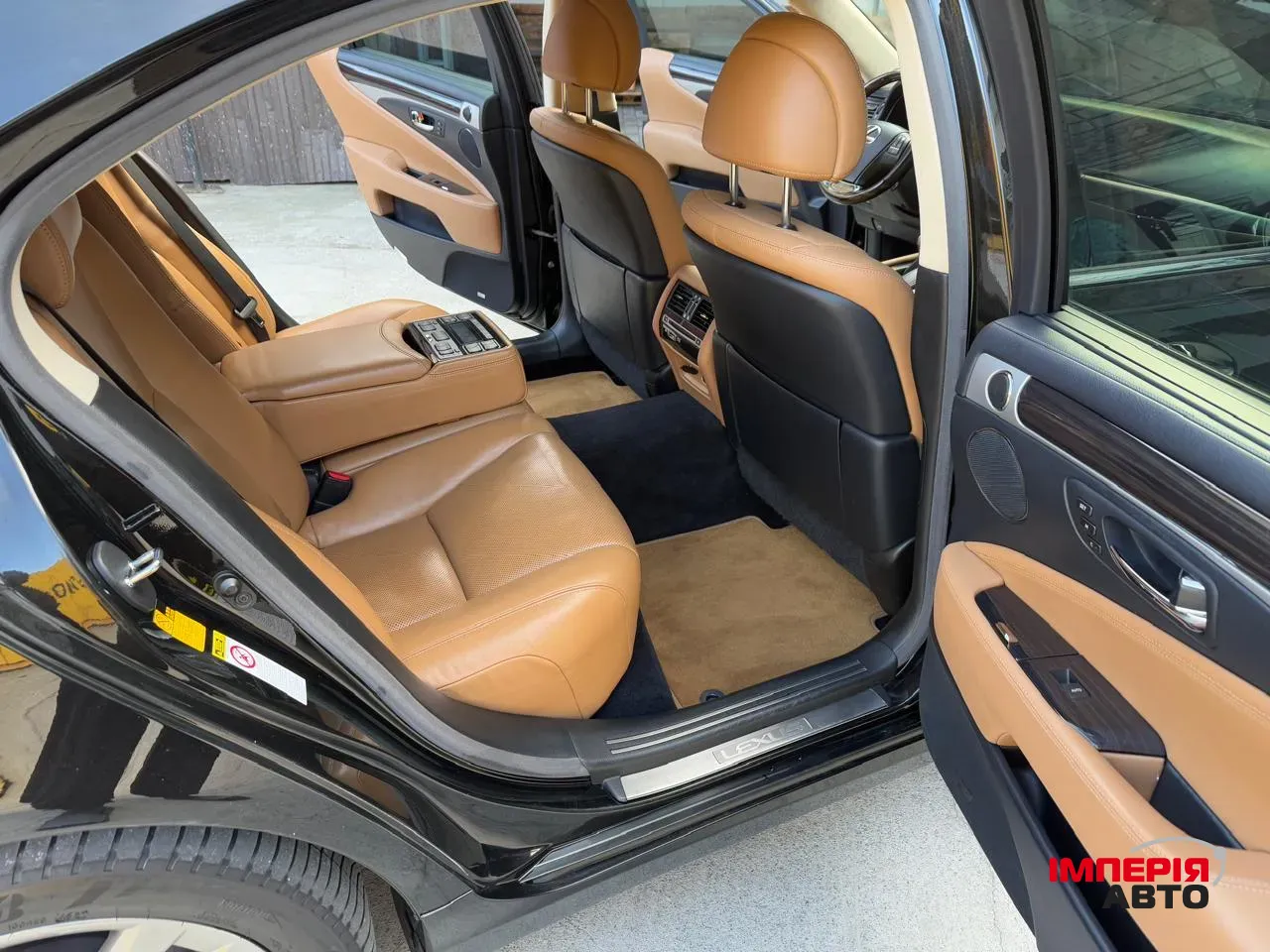 Lexus LS - фото 26