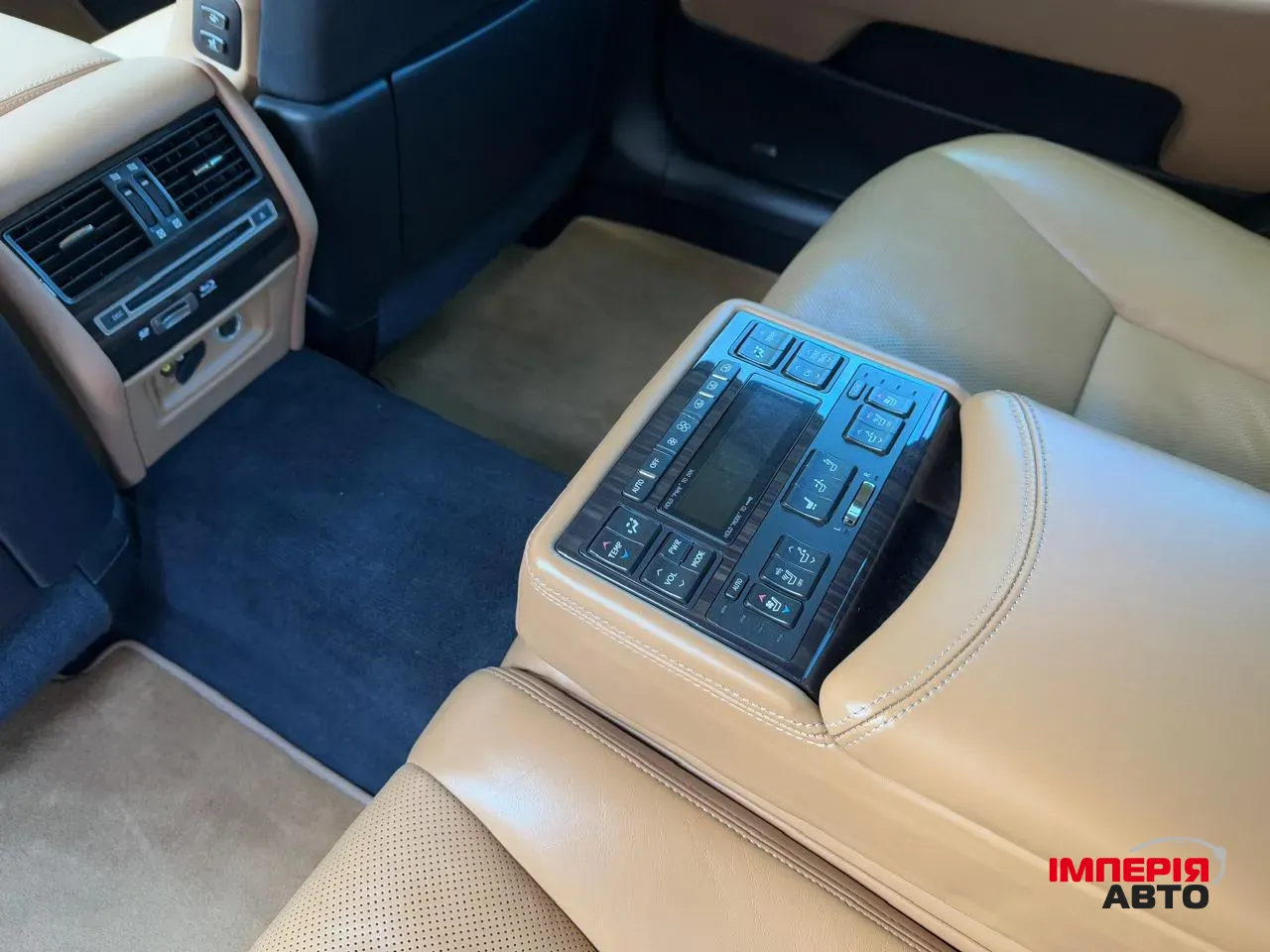 Lexus LS - фото 16