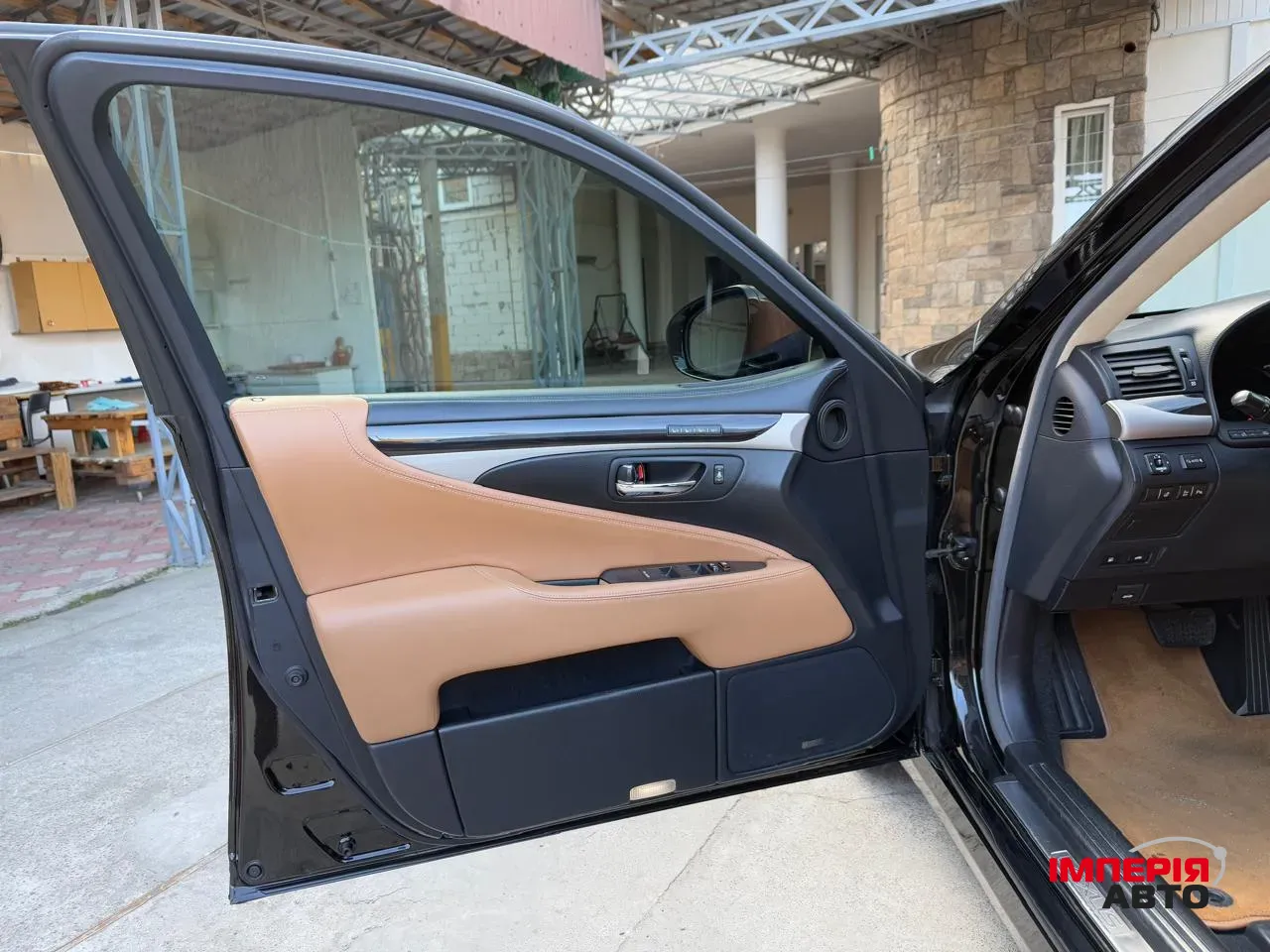 Lexus LS - фото 13