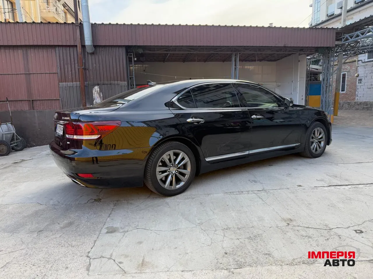 Lexus LS - фото 3