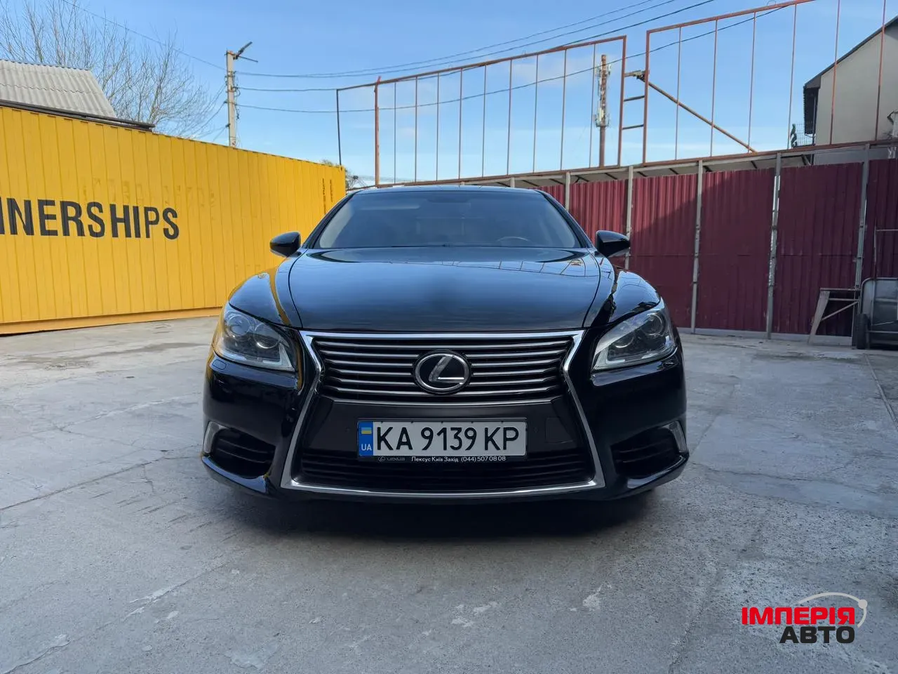 Lexus LS - фото 1