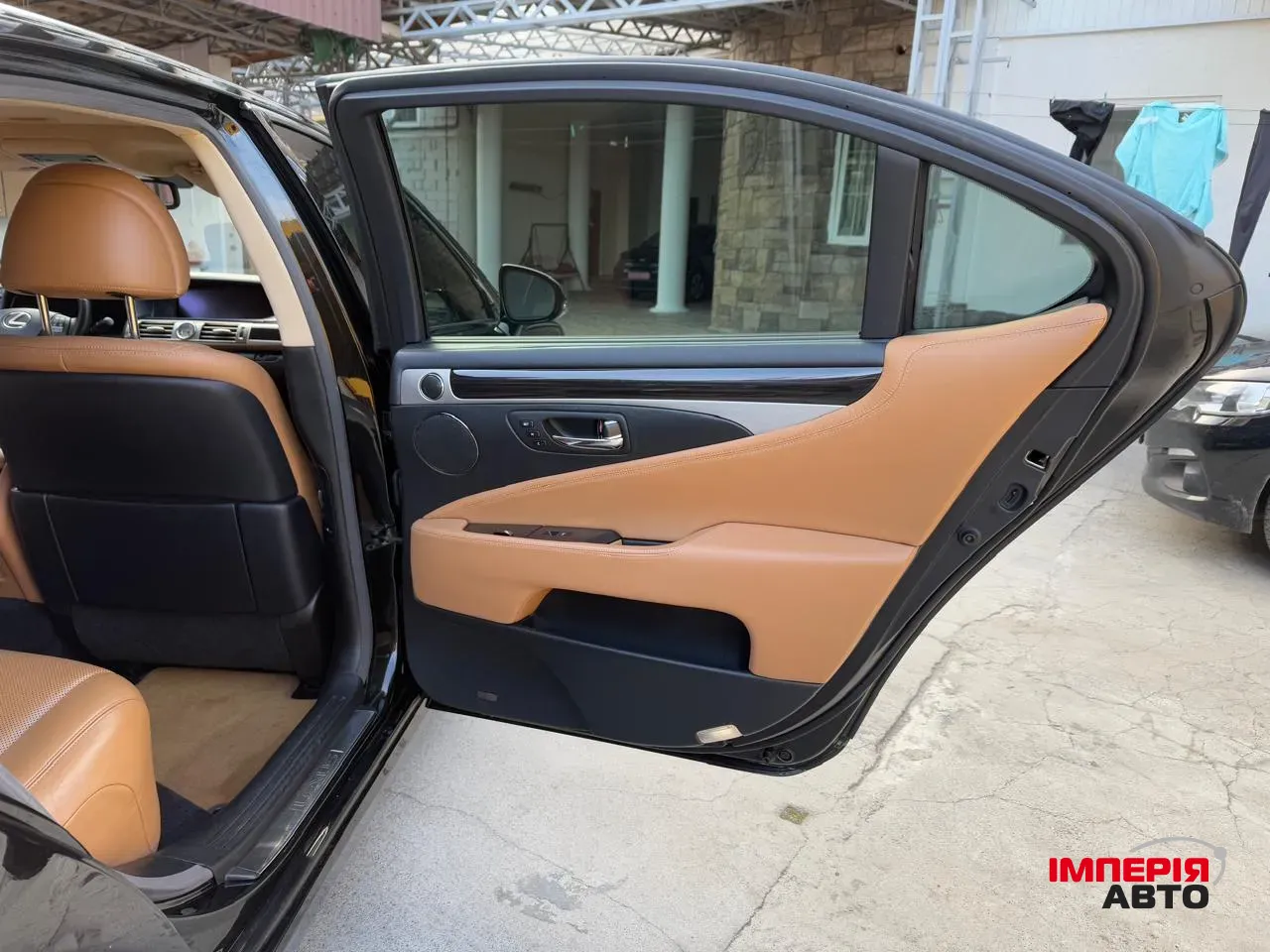 Lexus LS - фото 30