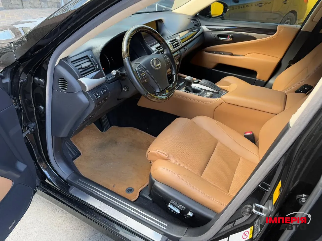 Lexus LS - фото 14