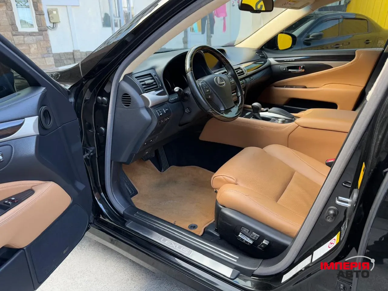 Lexus LS - фото 12