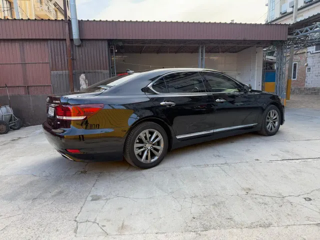 Lexus LS - фото 5