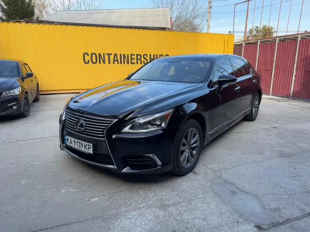 Lexus LS - фото 1