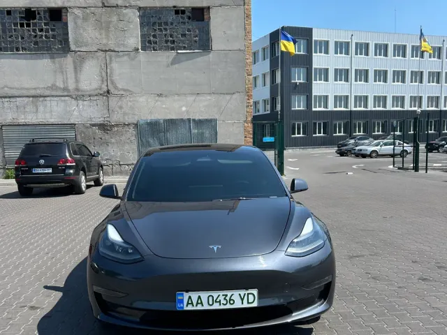 Tesla Model 3 - фото 1