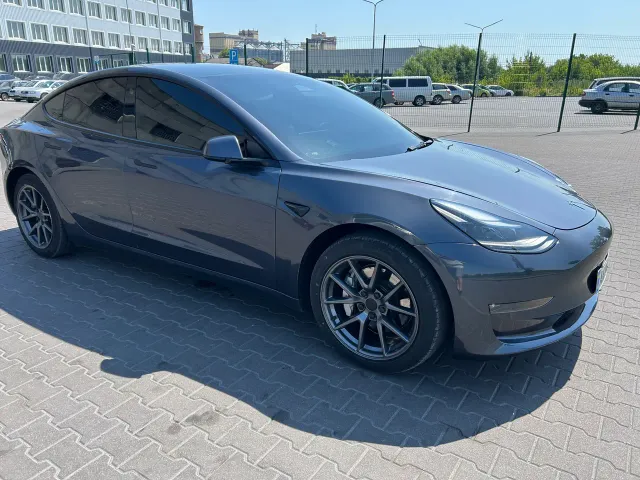 Tesla Model 3 - фото 4